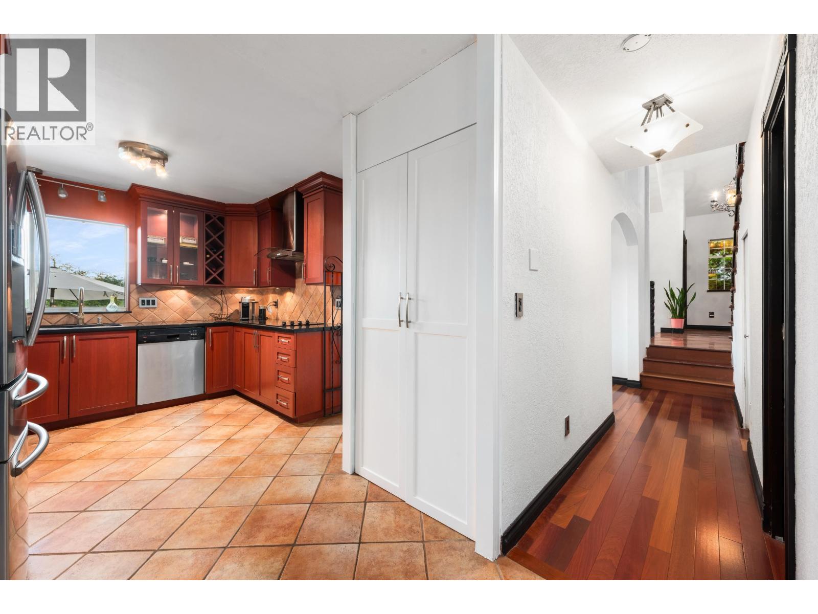 1128 FRASERVIEW STREET, Port Coquitlam