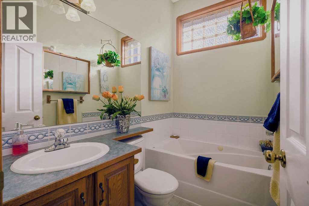 
          52 Cambridge Glen Drive
            <br/>
            <span>Strathmore</span>
            , 
            <span>AB</span>
             <span>T1P1N3</span>
         - Photo 9