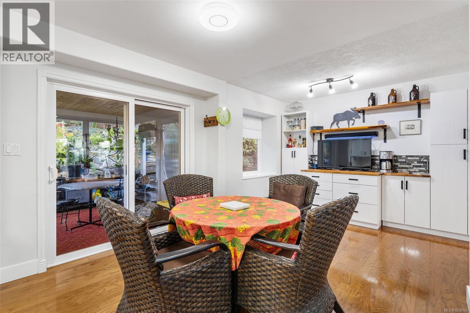 6092 Chippewa Rd, Duncan