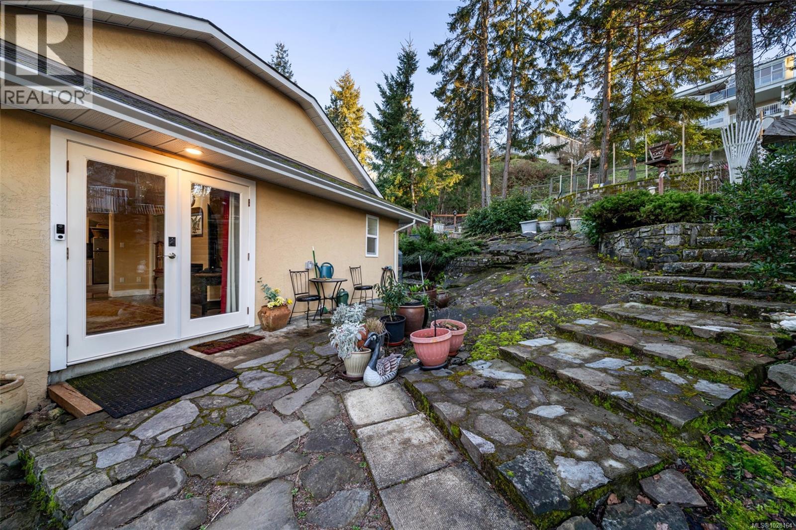 6092 Chippewa Rd, Duncan