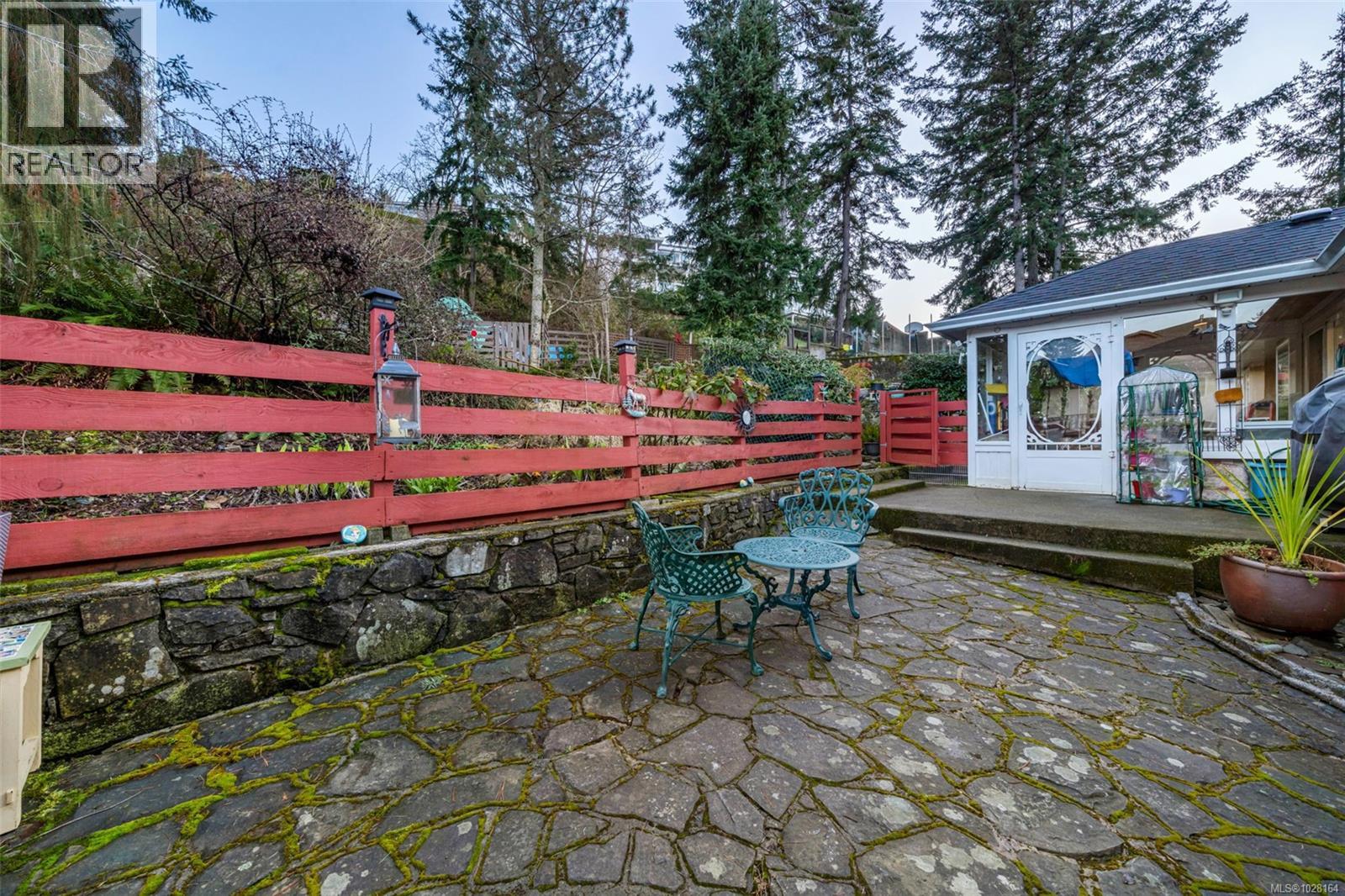 6092 Chippewa Rd, Duncan