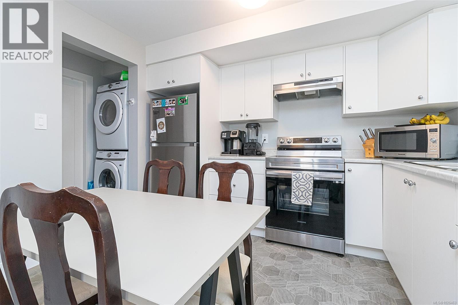  1298 Centauri Drive, Langford