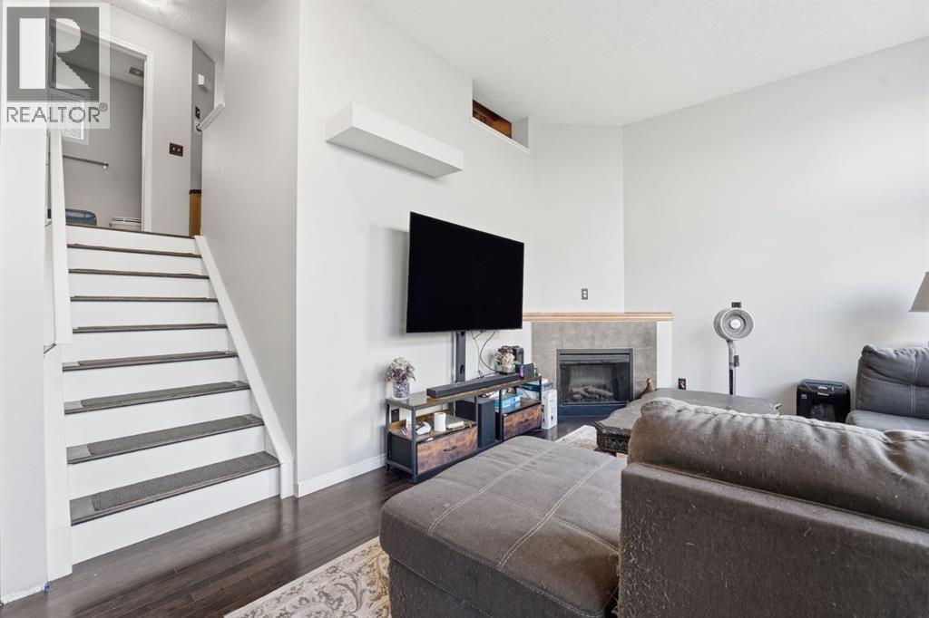 Single Family House 4 Level for Sale in  copperfield Court SE Copperfield Calgary 