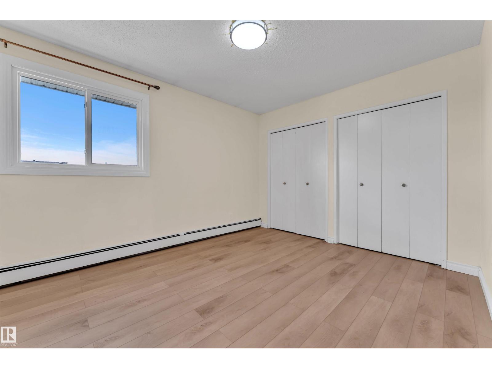 #5 3855 76 ST NW - 9