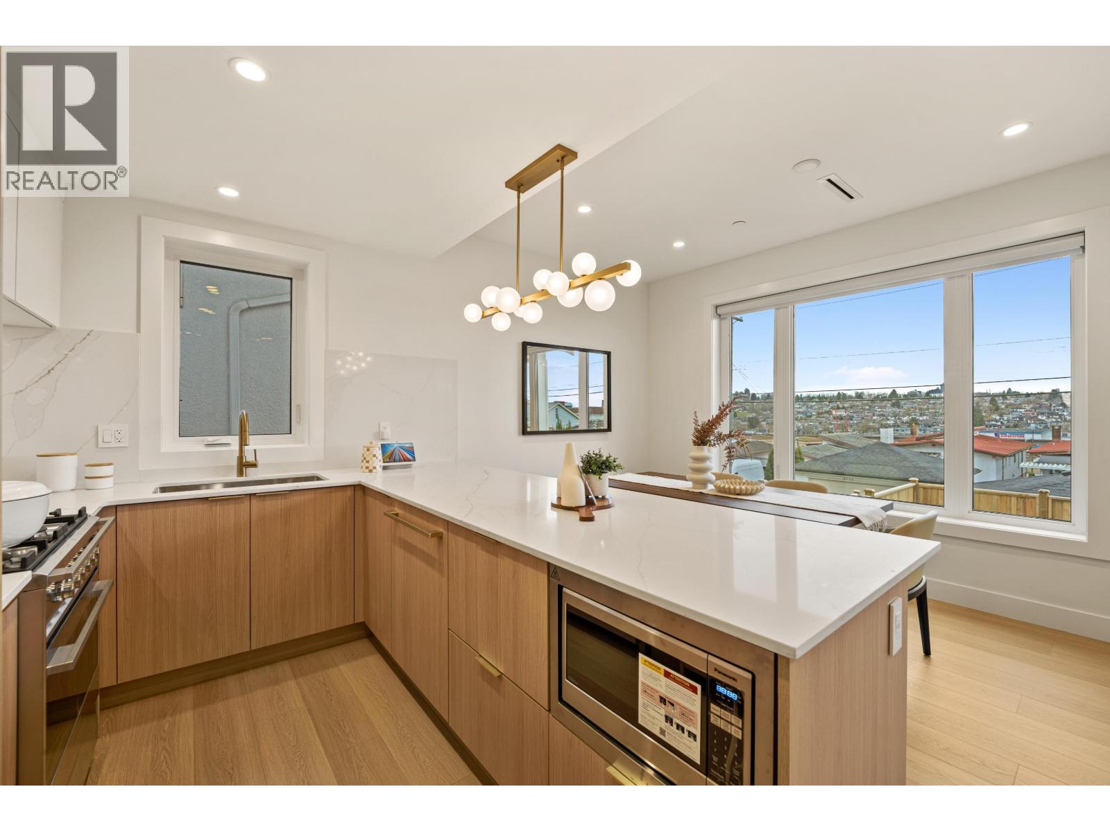 3156-2 E 8TH AVENUE, Vancouver