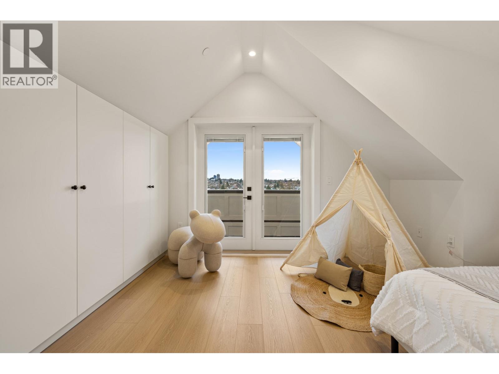 3156-2 E 8TH AVENUE, Vancouver