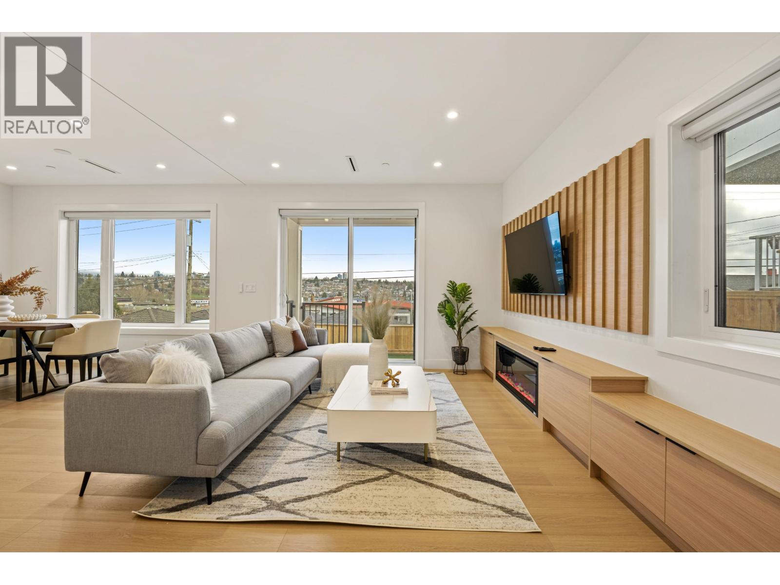 3156-2 E 8TH AVENUE, Vancouver