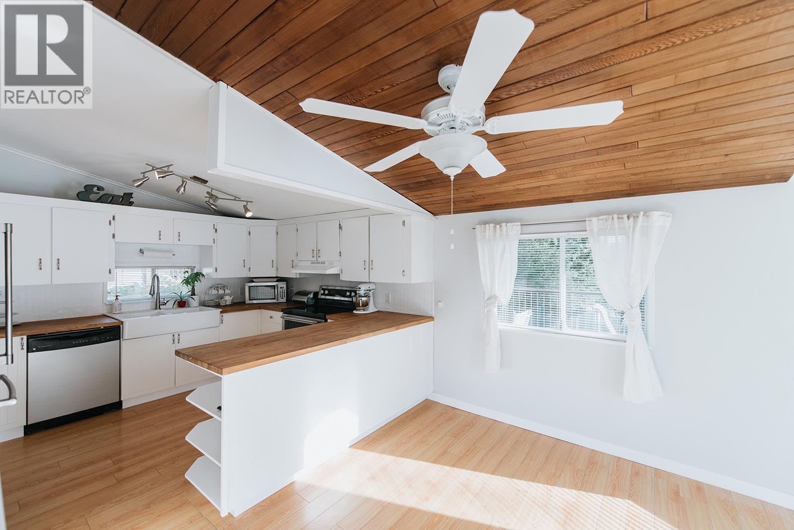 226 PRATT ROAD, Gibsons