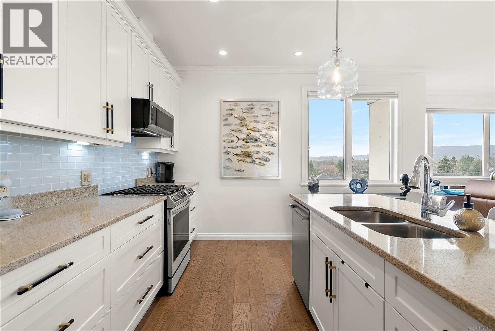 PH403 2409 Bevan Ave, Sidney