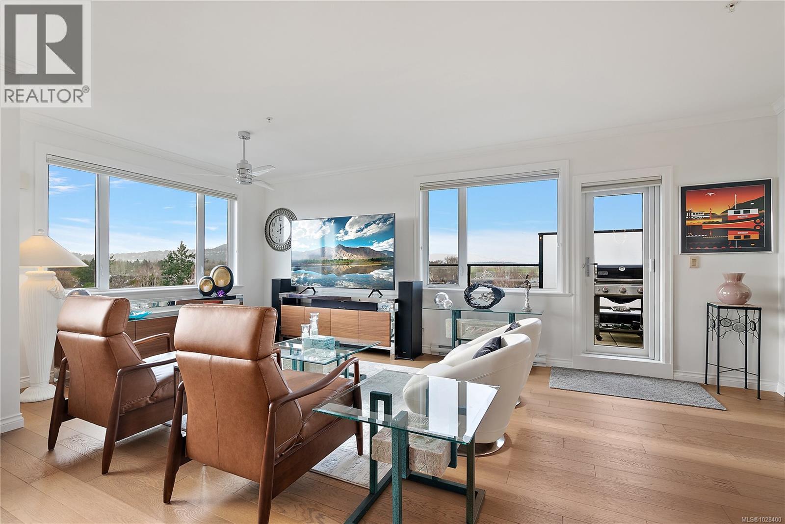 PH403 2409 Bevan Ave, Sidney