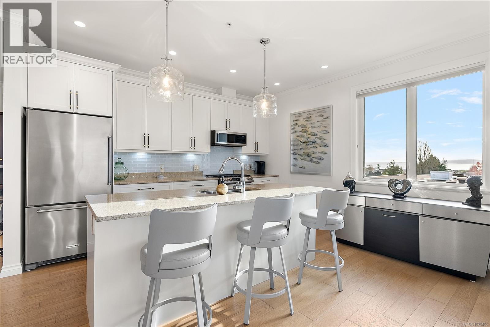 PH403 2409 Bevan Ave, Sidney