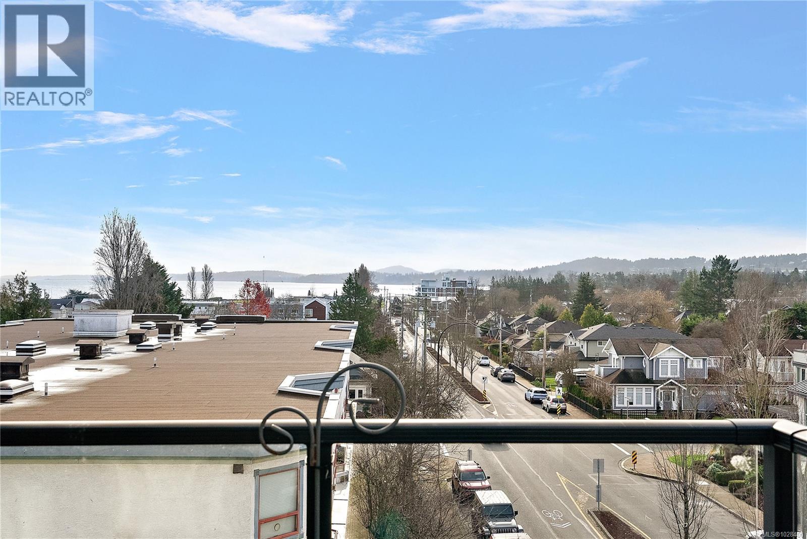 PH403 2409 Bevan Ave, Sidney