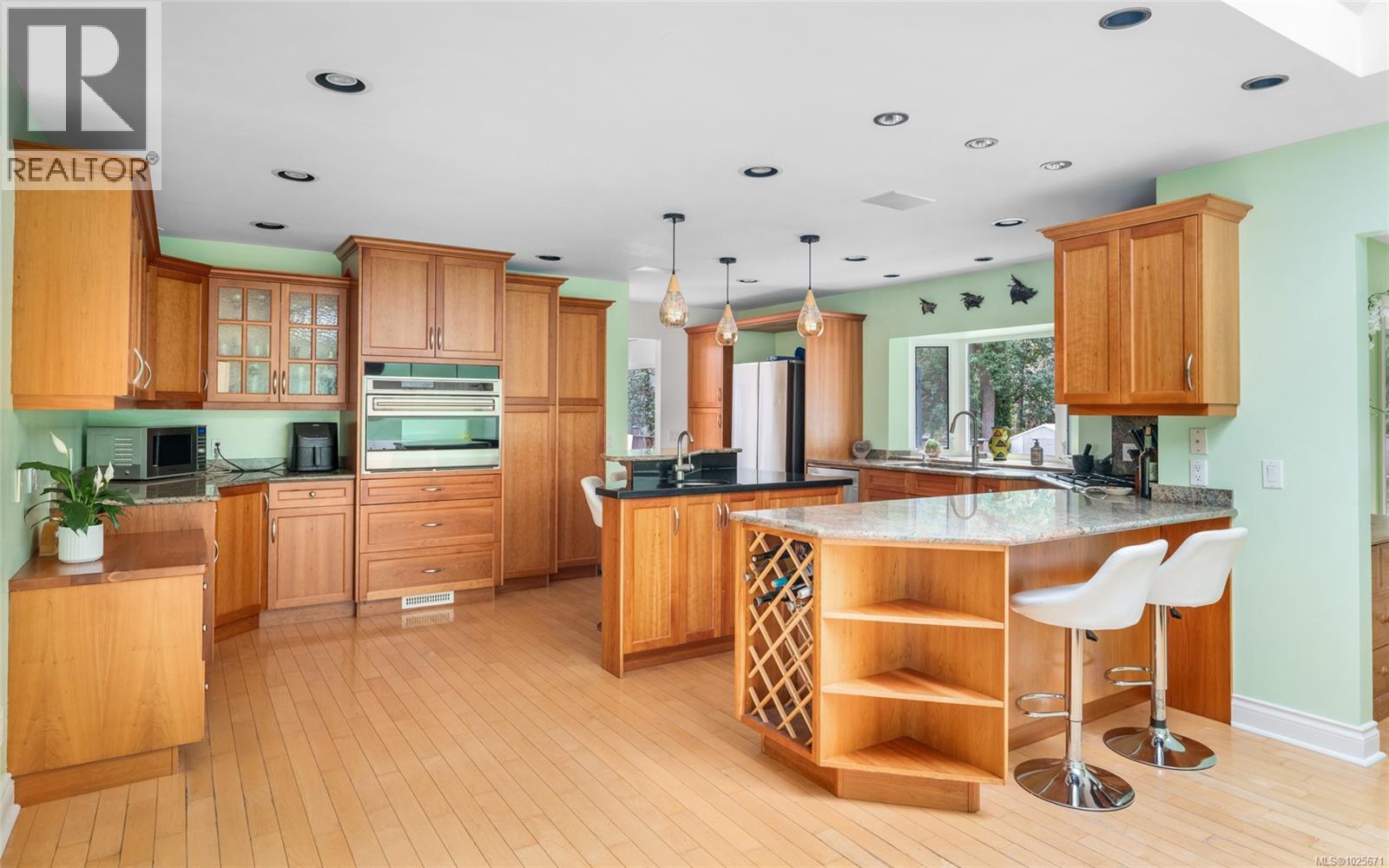 2881 PHYLLIS ST - 10