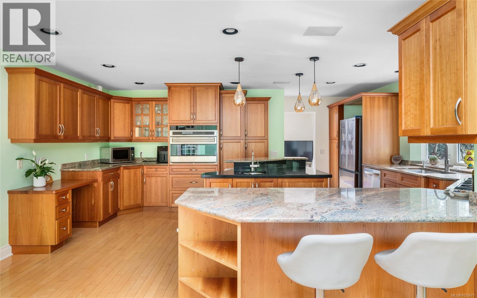 2881 PHYLLIS ST - 11