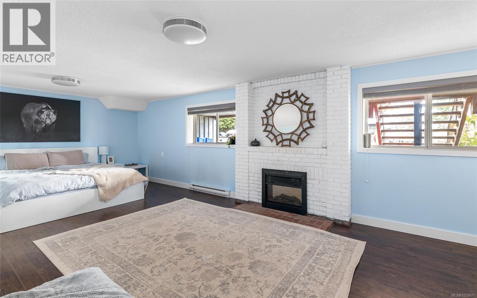 2881 PHYLLIS ST - 42