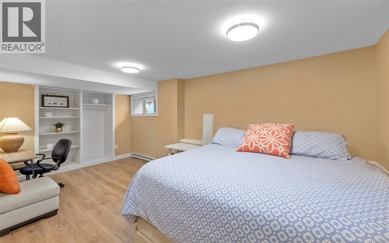 2881 PHYLLIS ST - 52