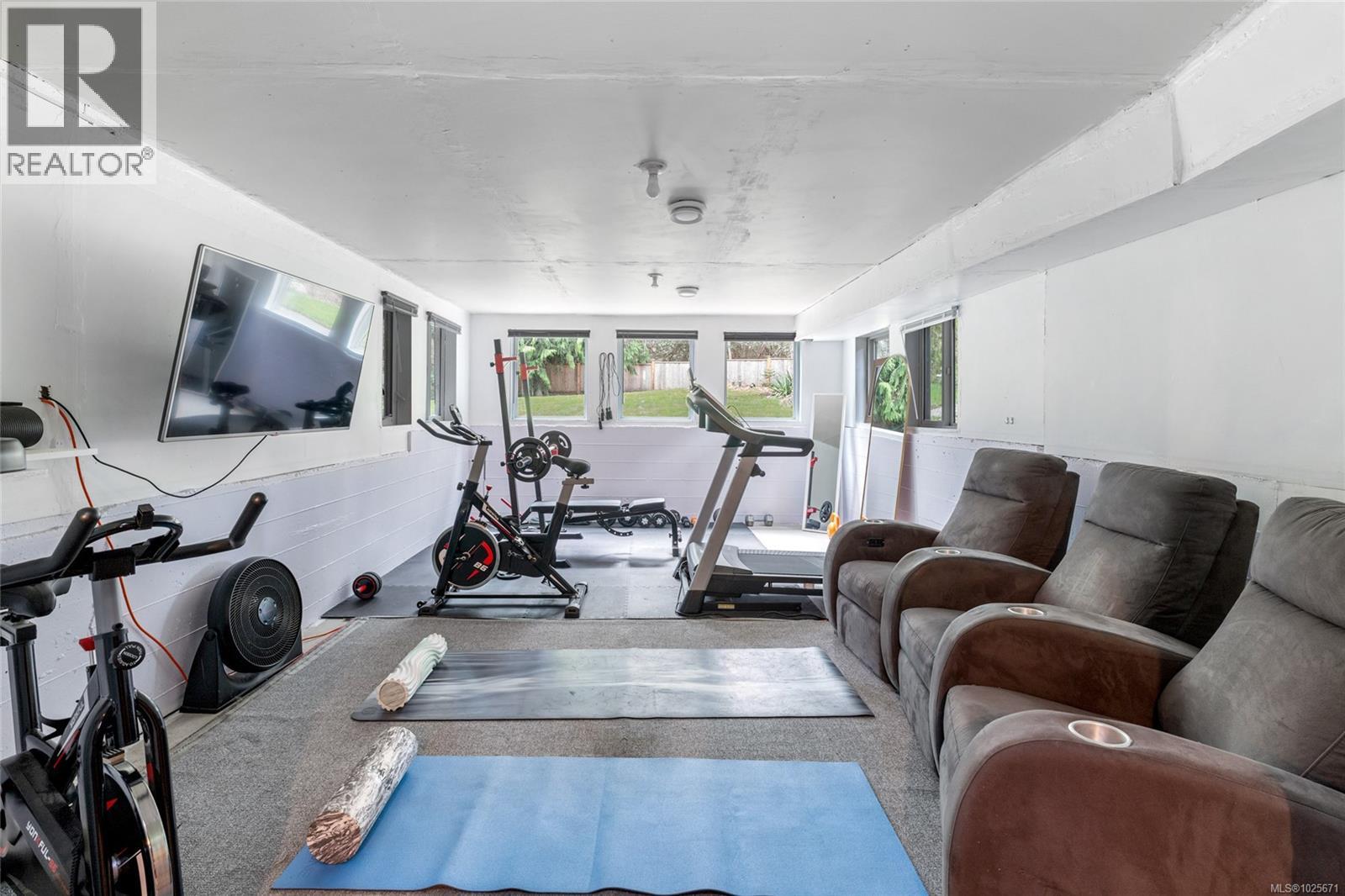 2881 PHYLLIS ST - 55