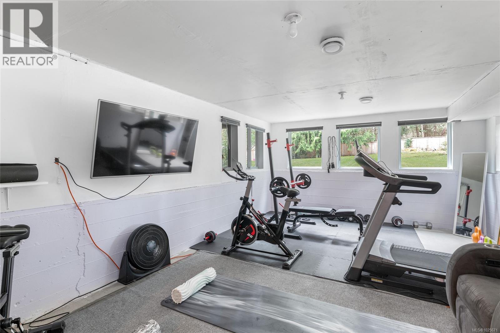 2881 PHYLLIS ST - 56