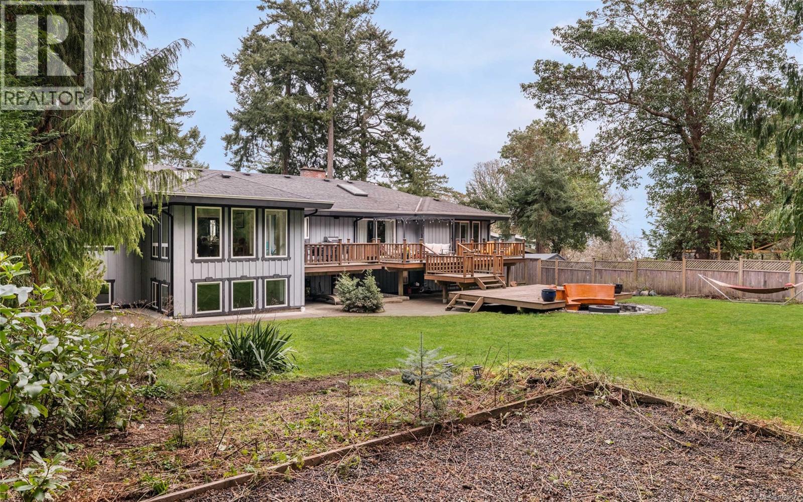 2881 PHYLLIS ST - 64