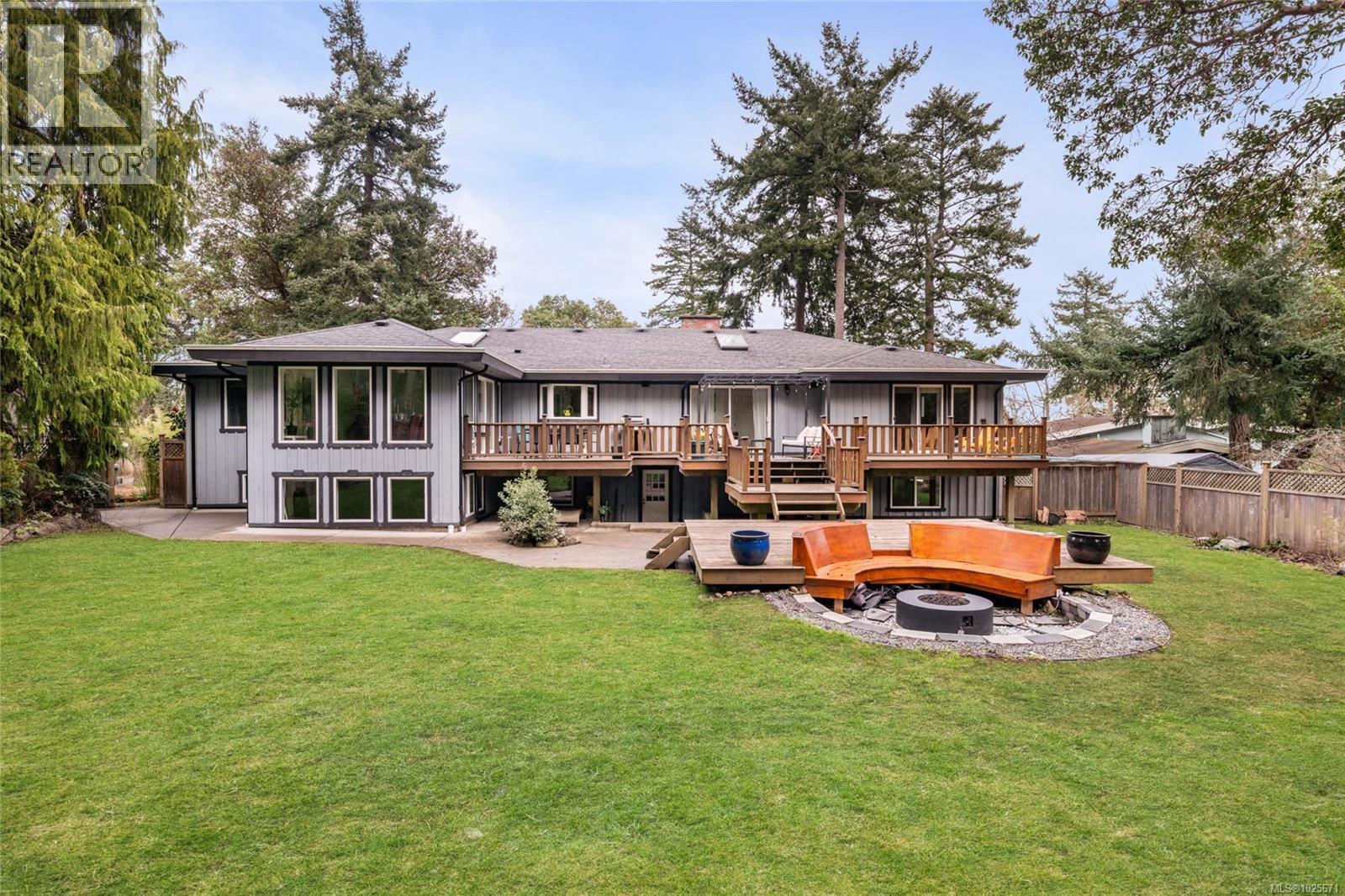 2881 PHYLLIS ST - 65