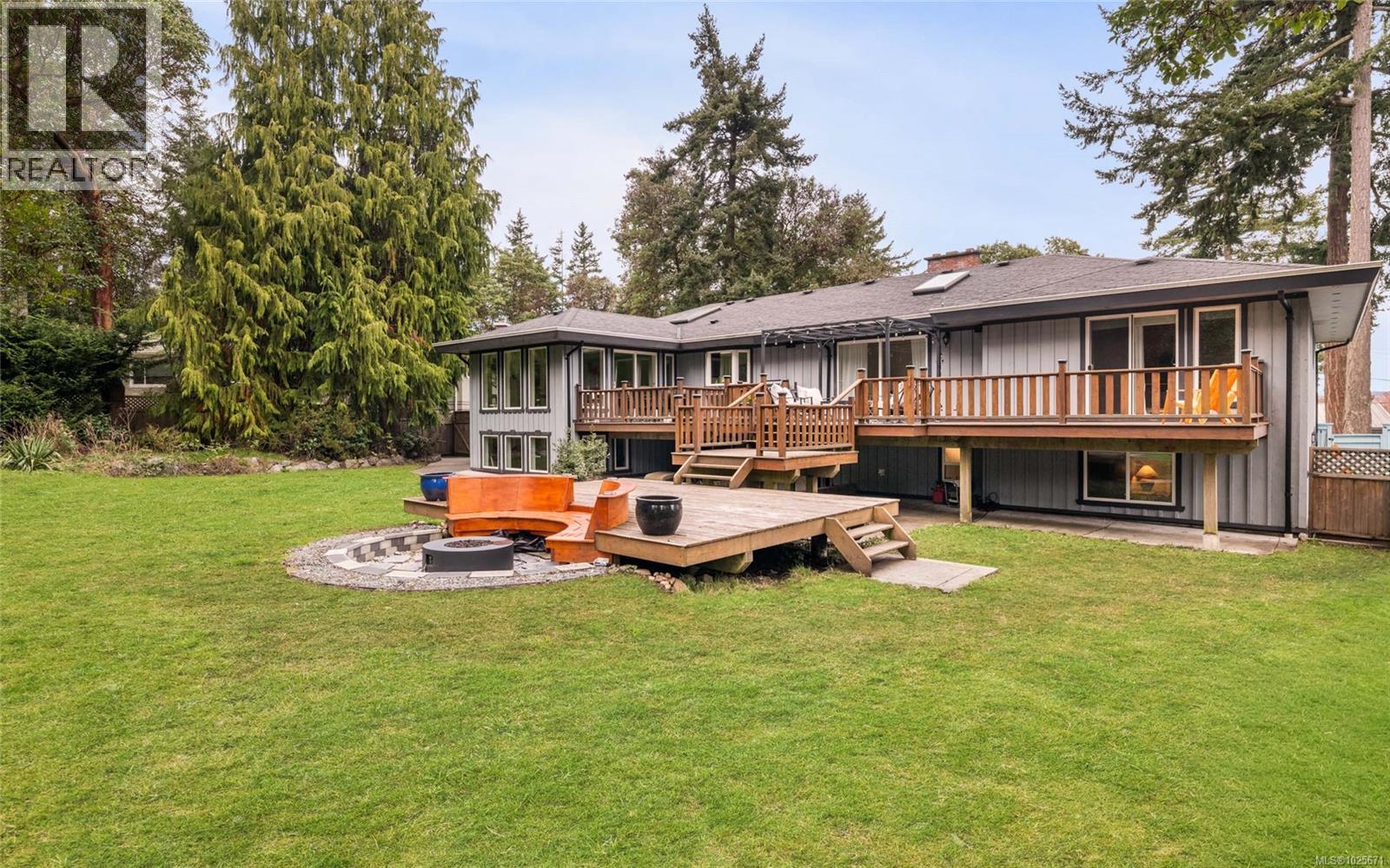 2881 PHYLLIS ST - 67