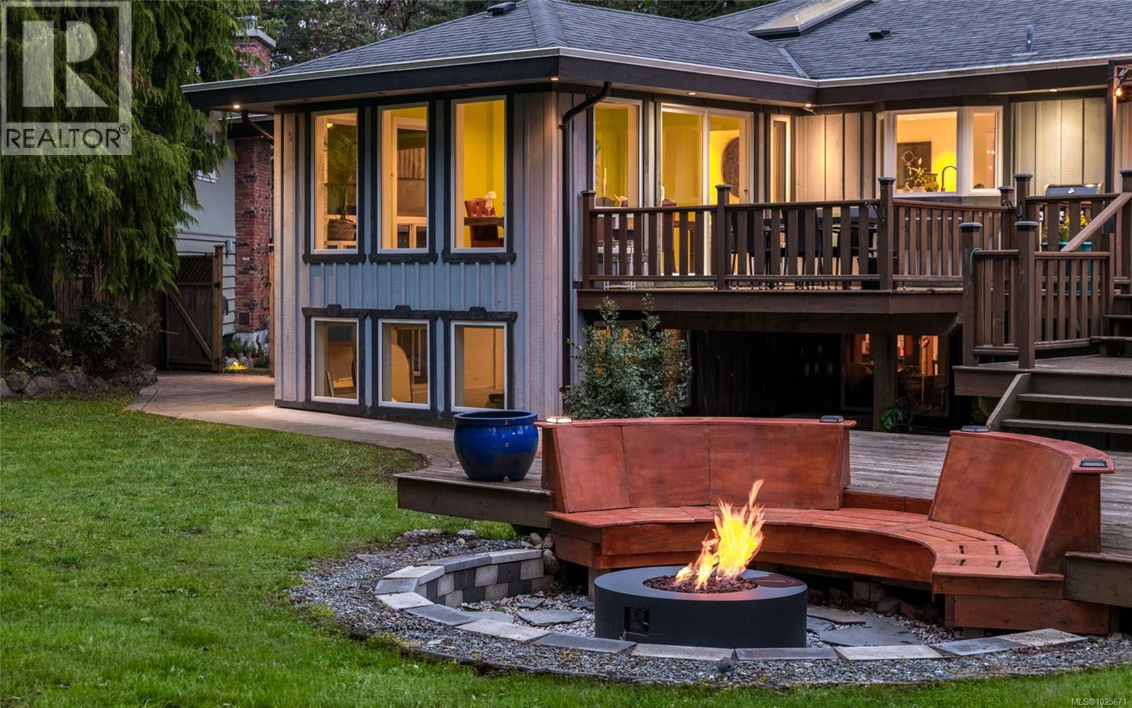 2881 PHYLLIS ST - 74