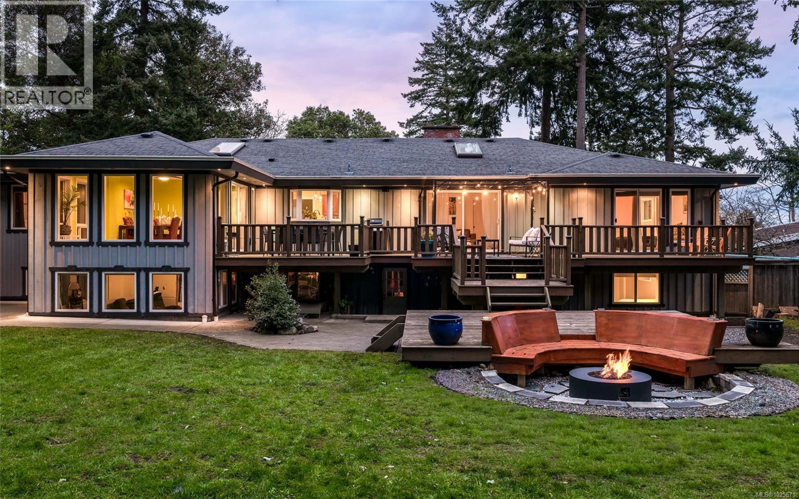 2881 PHYLLIS ST - 76