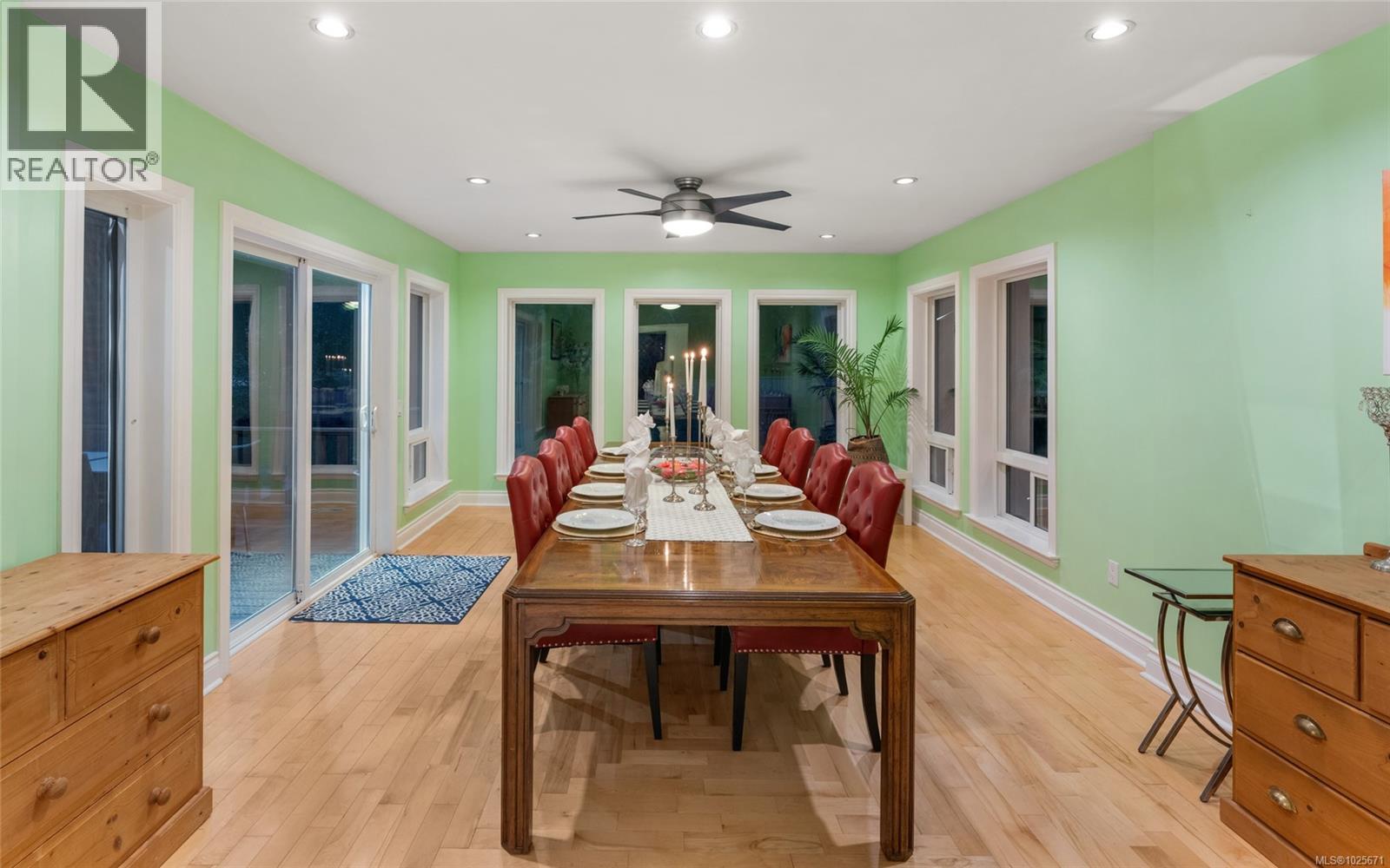 2881 PHYLLIS ST - 84