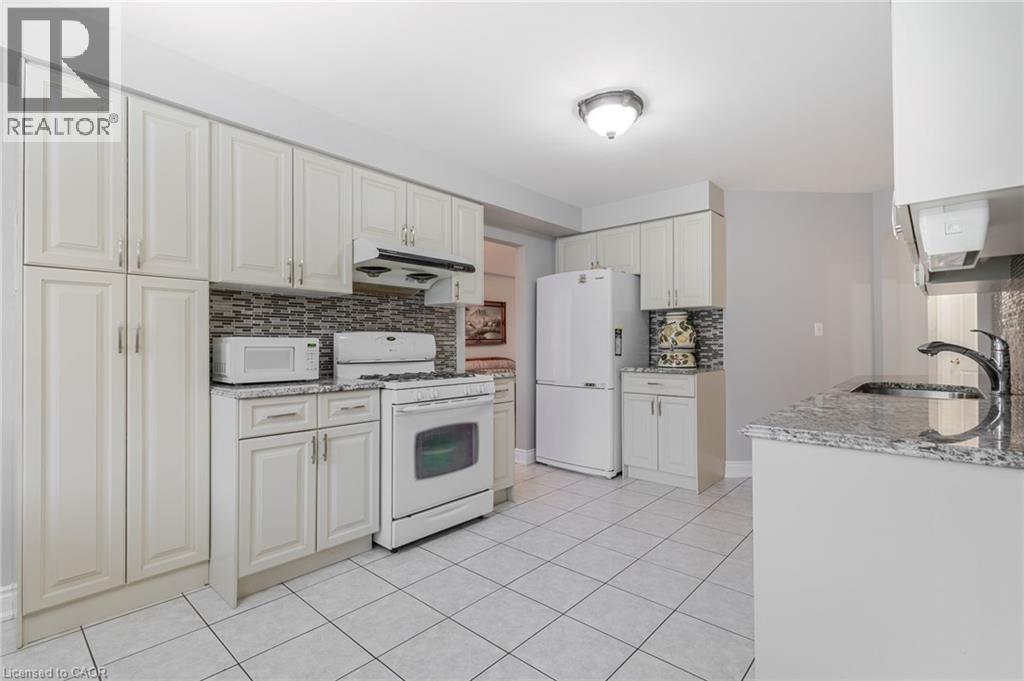 42 HILLGARDEN Drive - 7