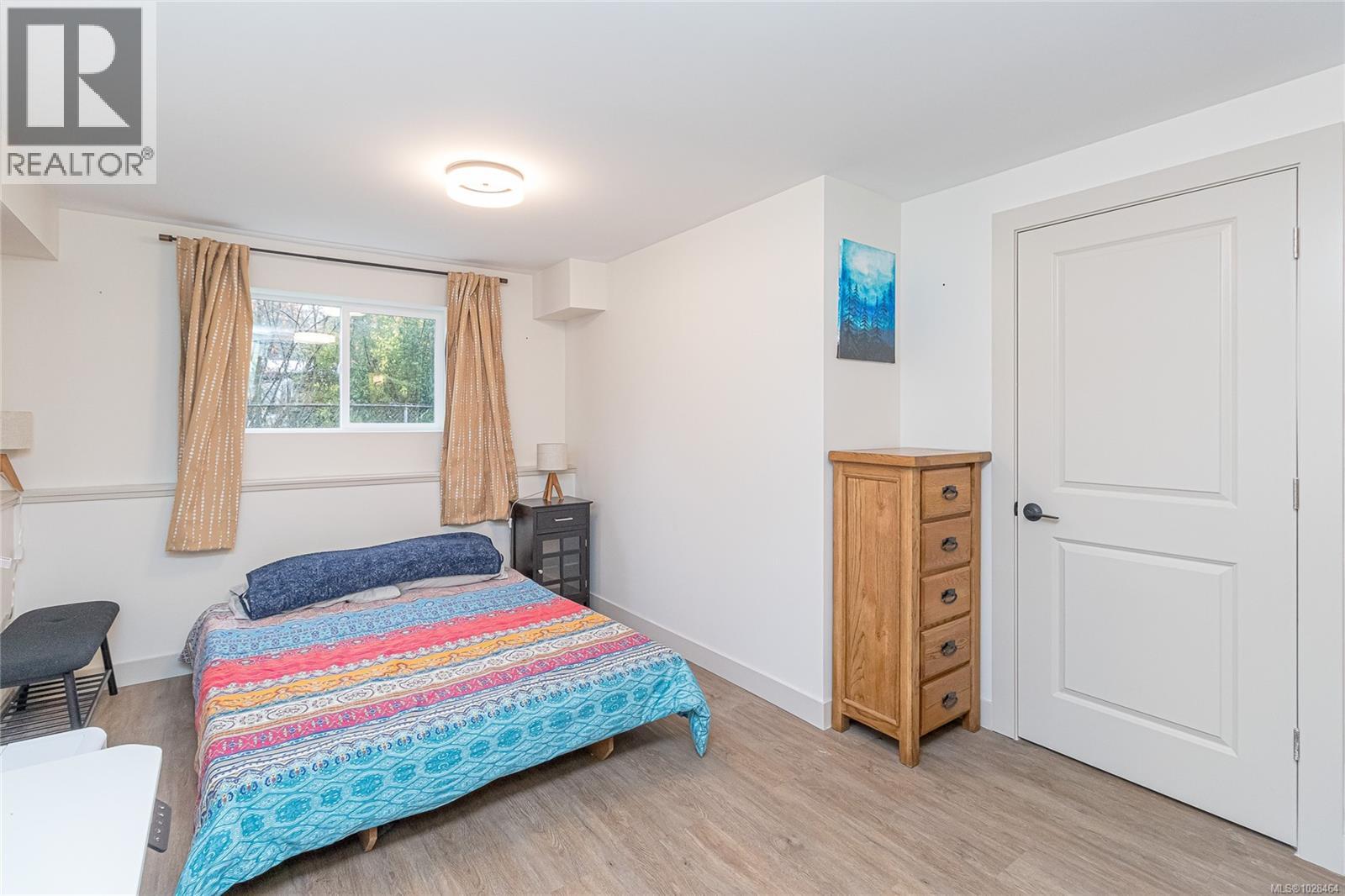 84 Lakeview Ave - 28