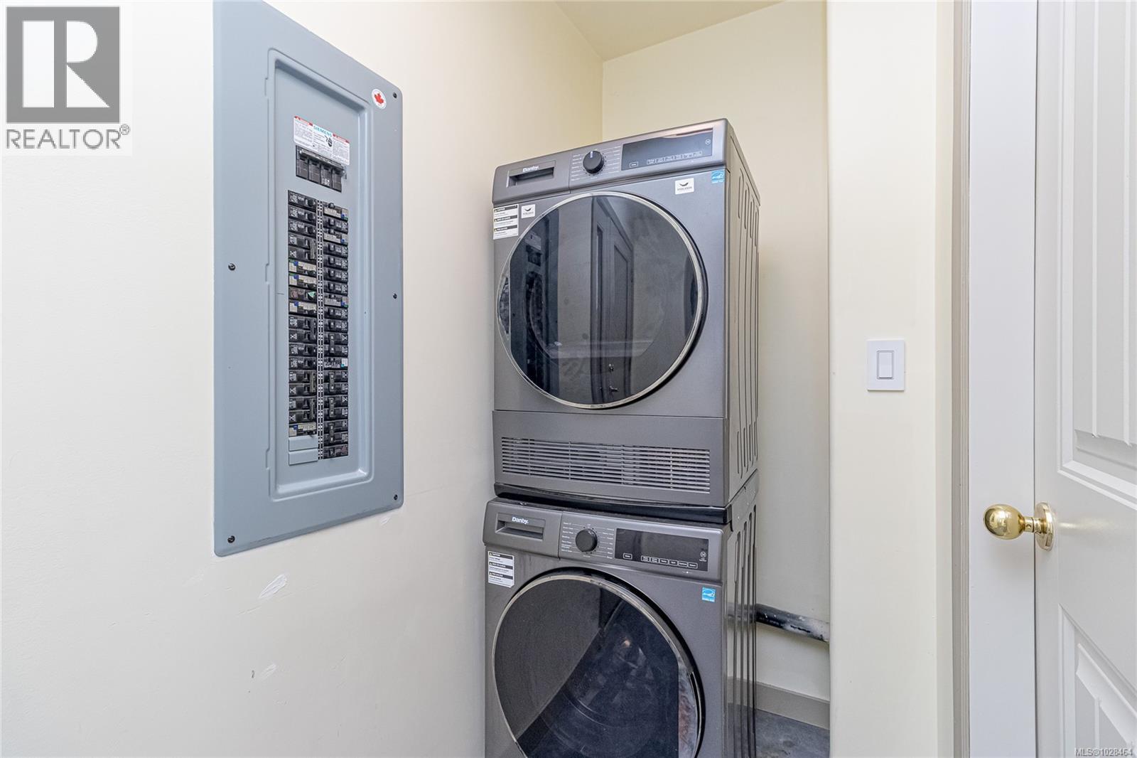 84 LAKEVIEW AVE - 35