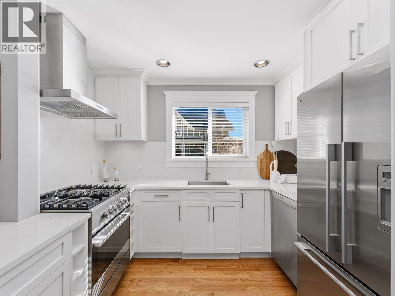 280 E 5TH STREET, North Vancouver