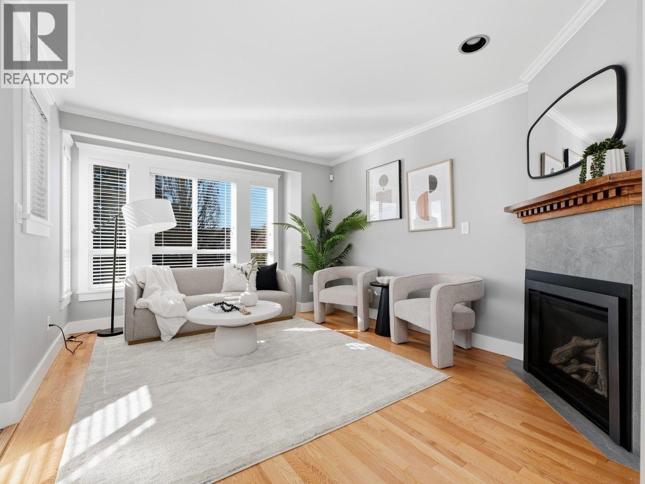 280 E 5TH STREET, North Vancouver