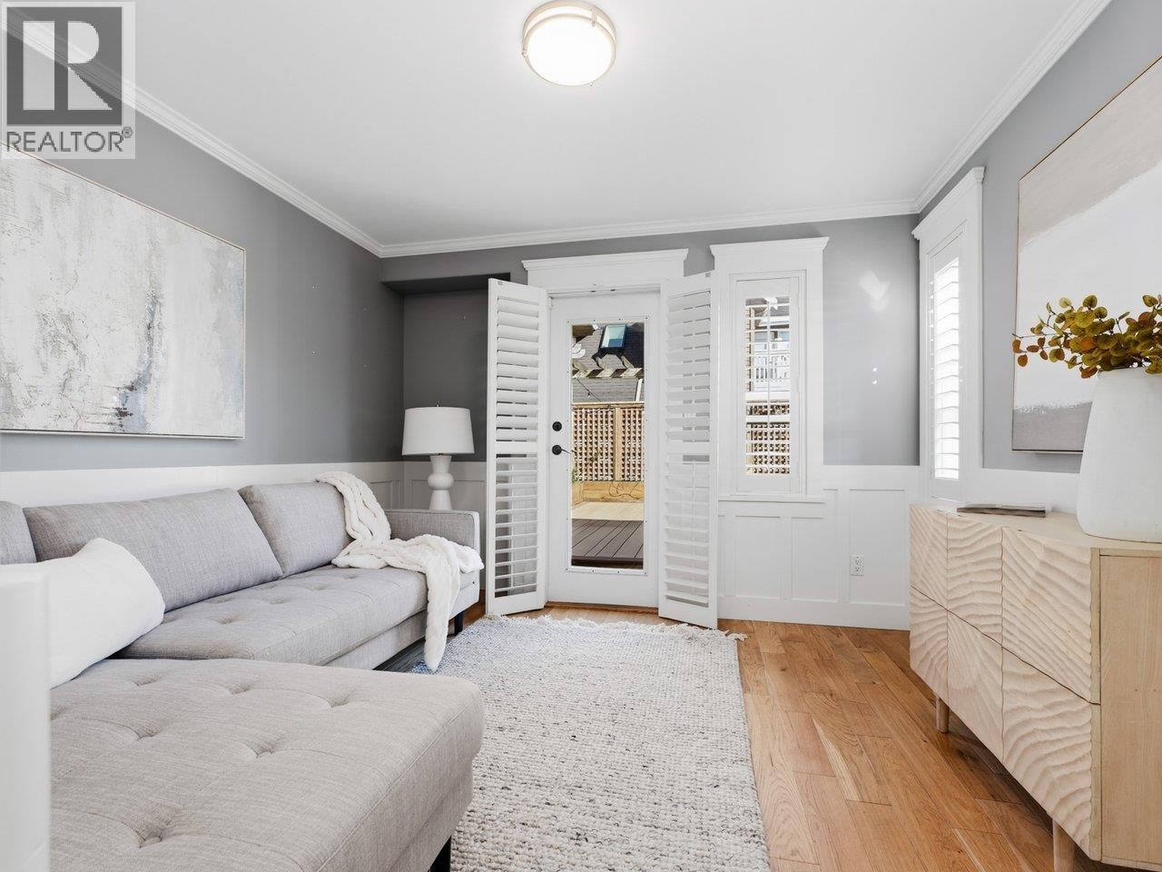 280 E 5TH STREET, North Vancouver