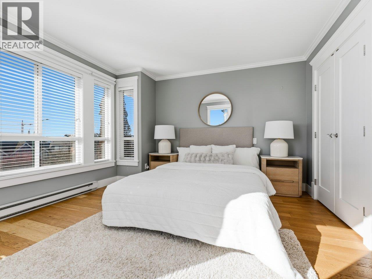 280 E 5TH STREET, North Vancouver