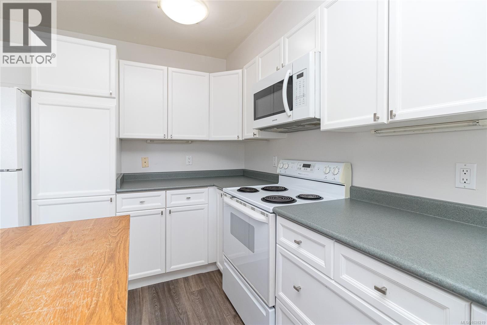 #13 1043 CALEDONIA AVE - 14