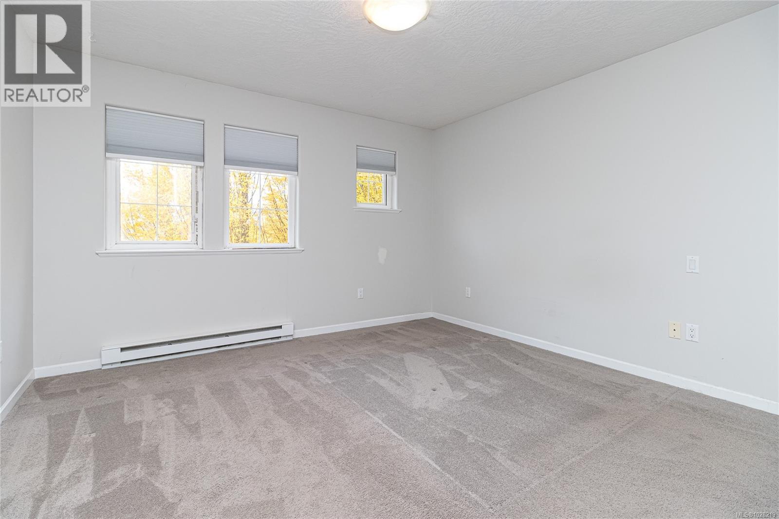 #13 1043 CALEDONIA AVE - 15