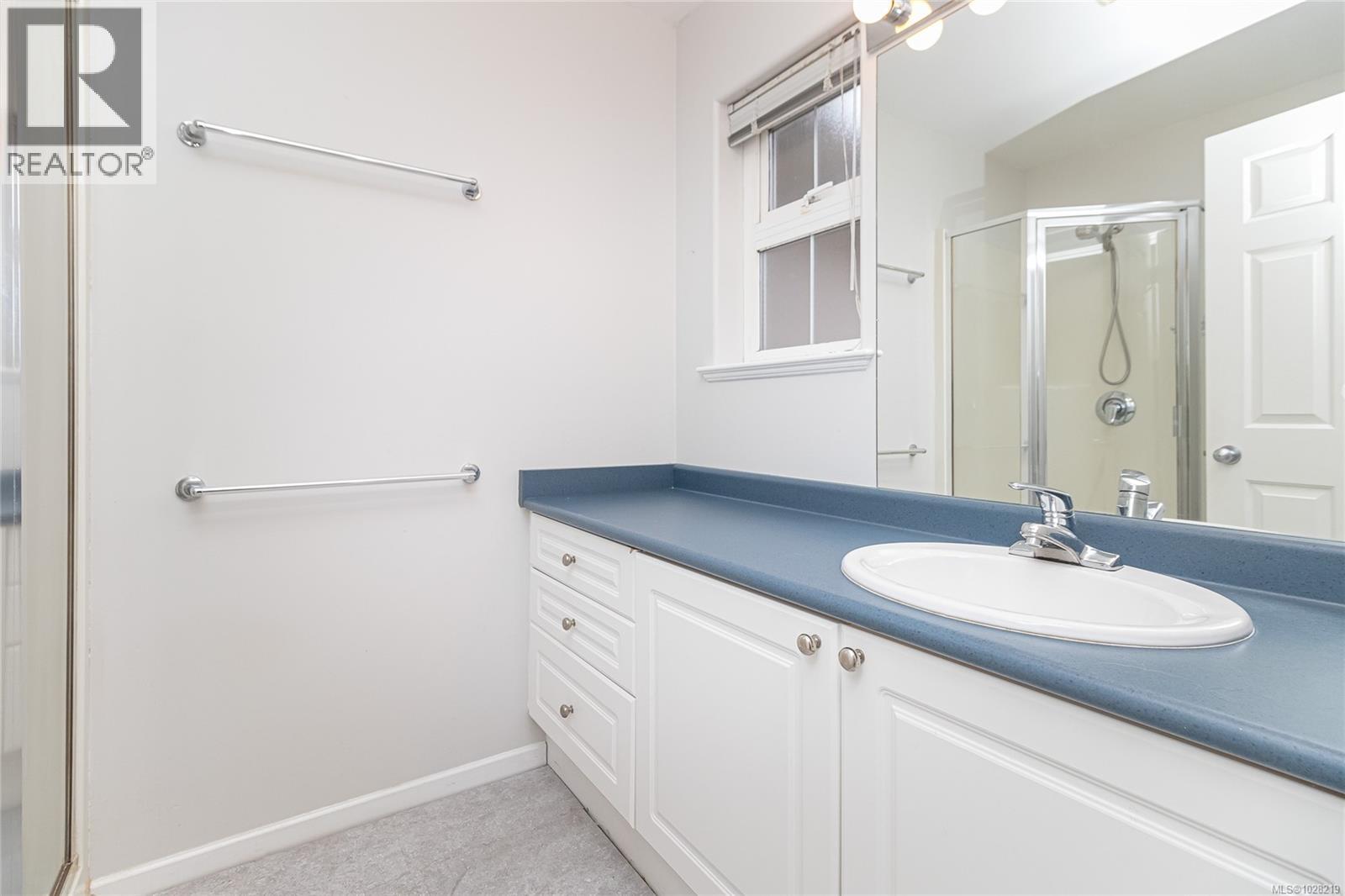 #13 1043 CALEDONIA AVE - 17