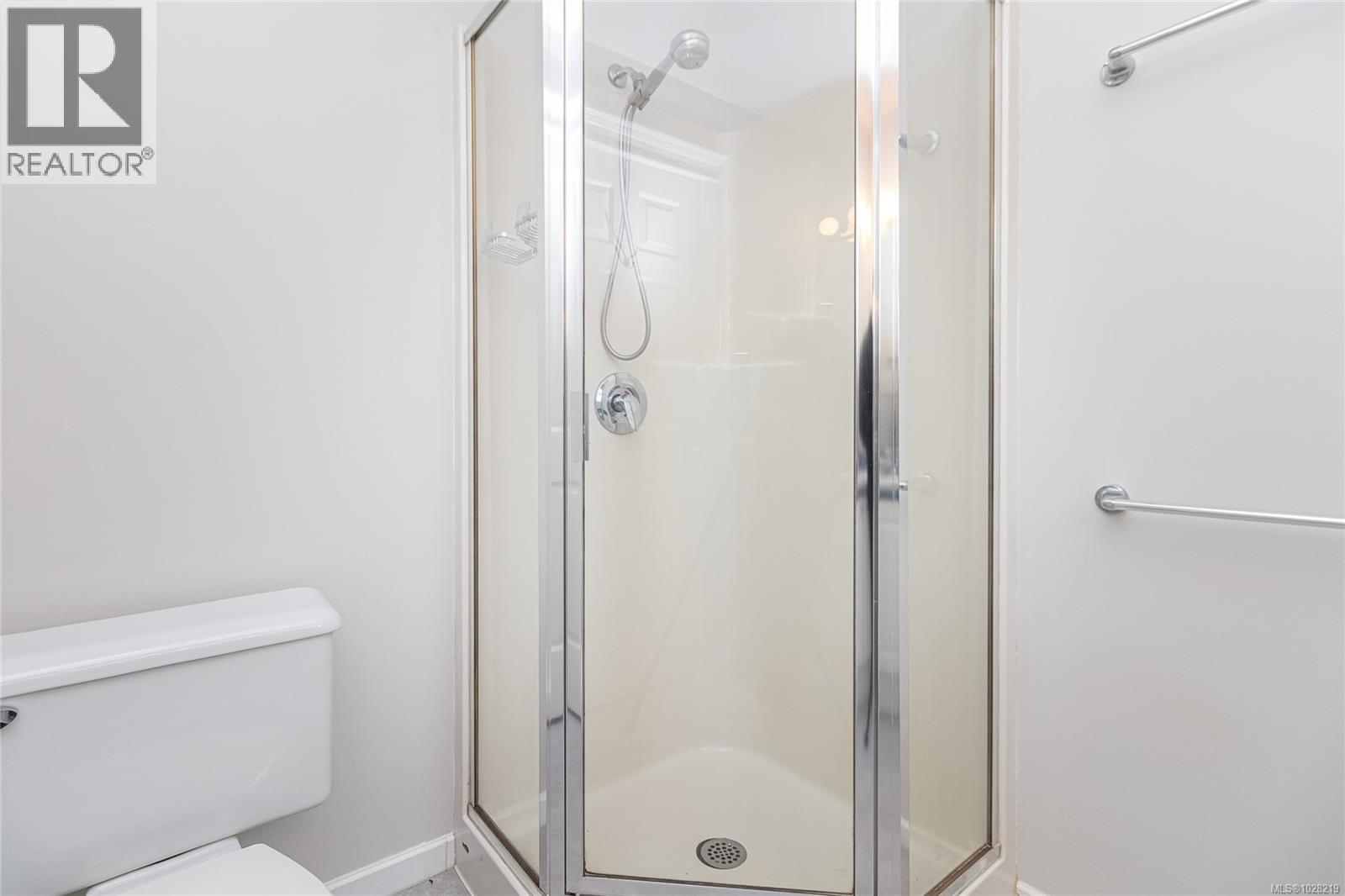 #13 1043 CALEDONIA AVE - 18