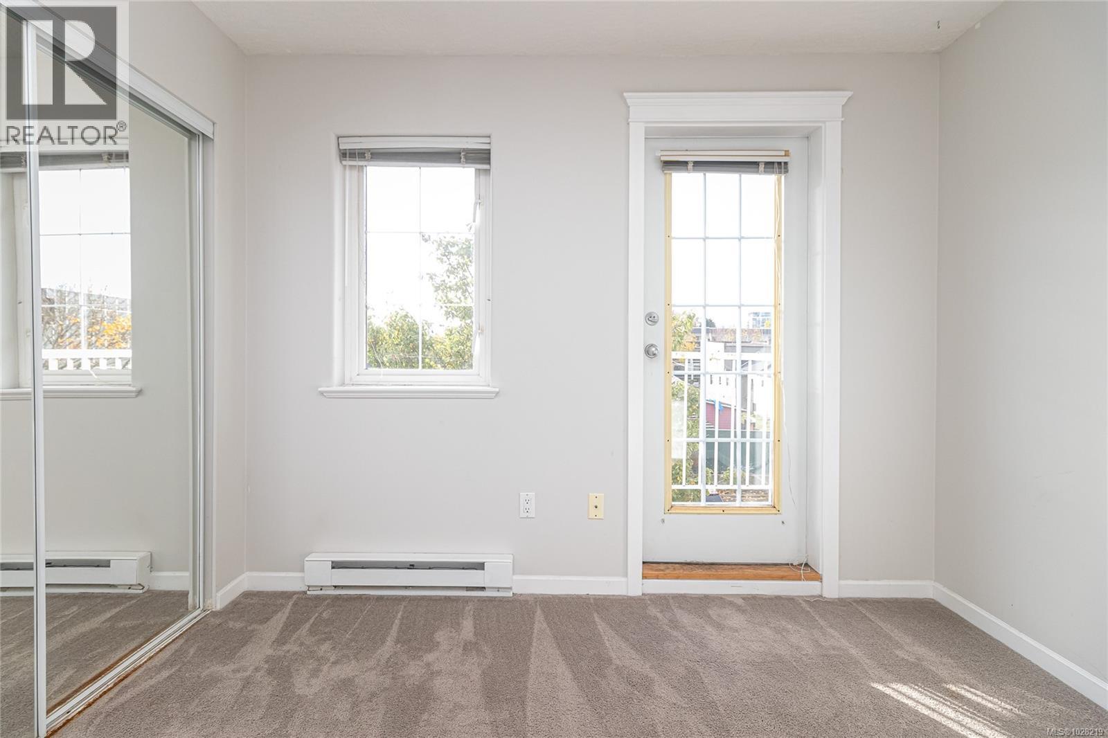 #13 1043 CALEDONIA AVE - 20