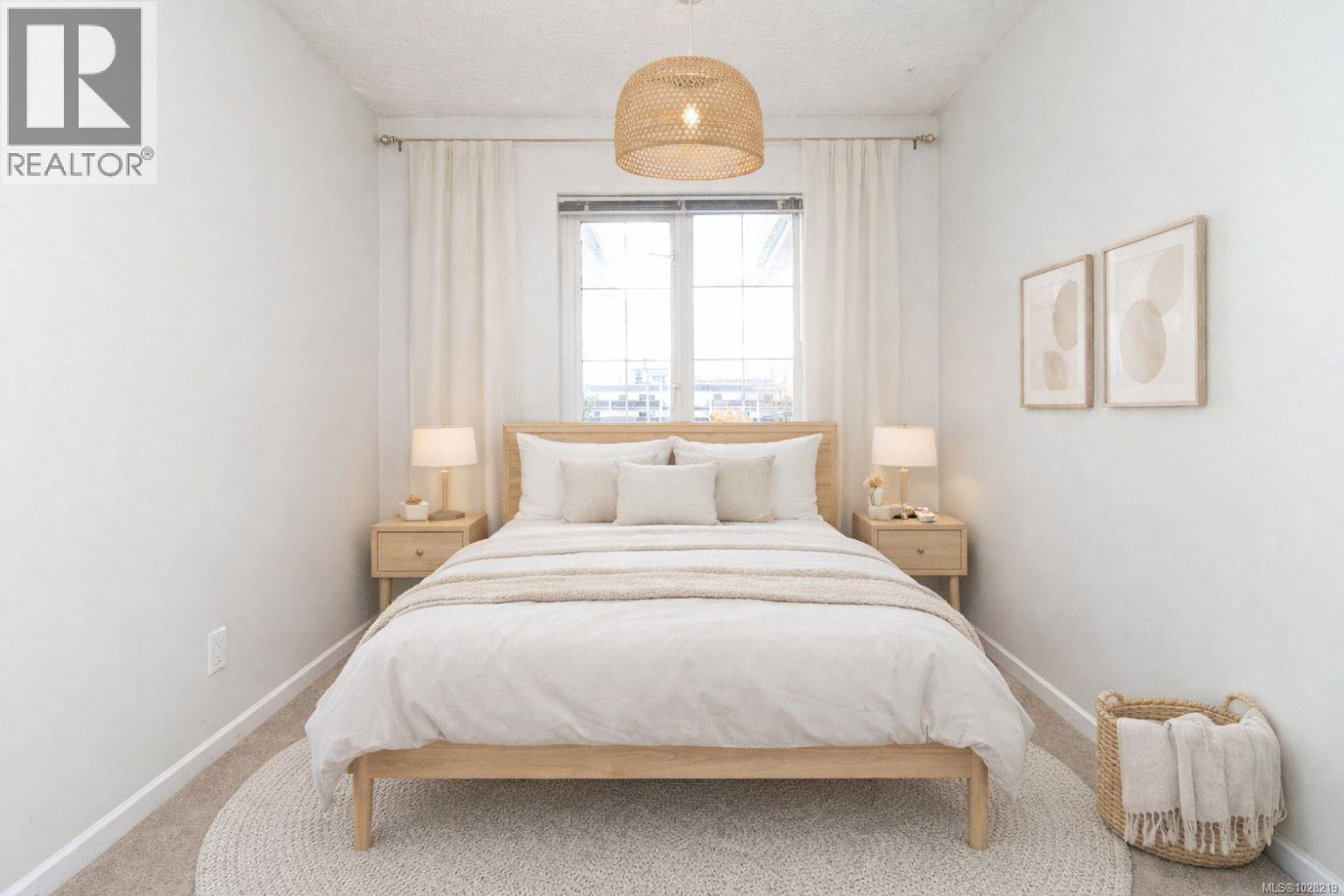 #13 1043 CALEDONIA AVE - 22