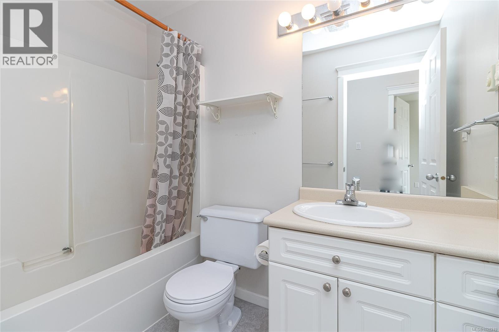 #13 1043 CALEDONIA AVE - 23