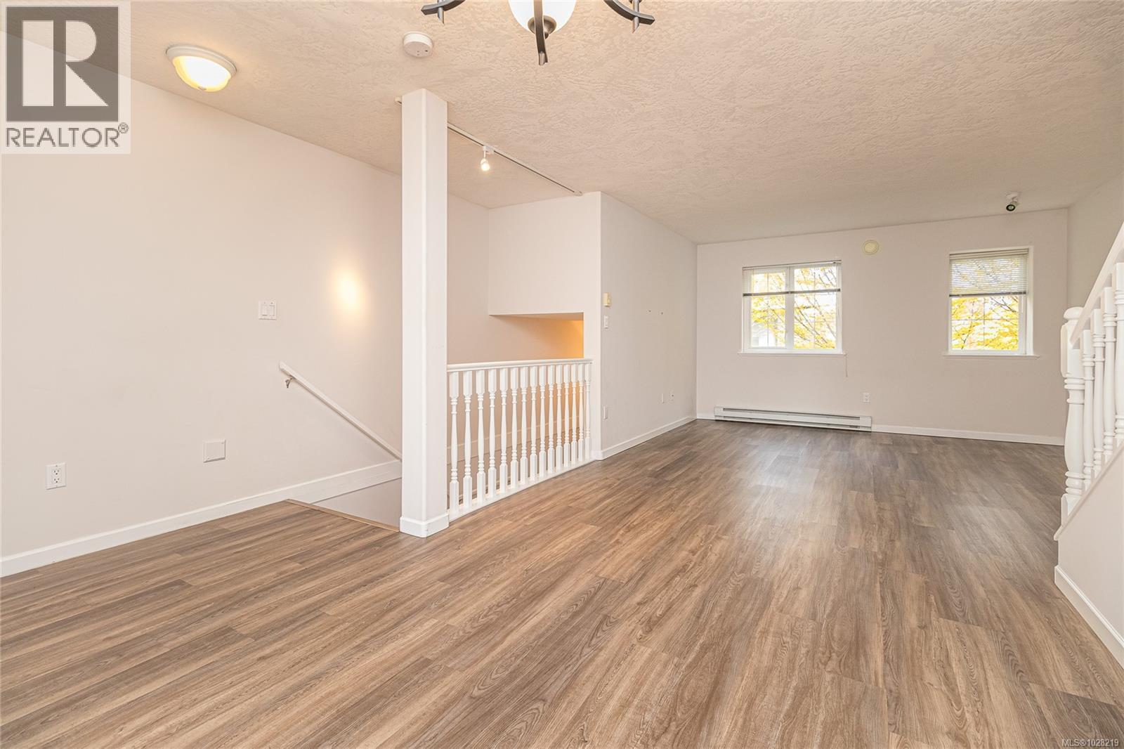 #13 1043 CALEDONIA AVE - 4