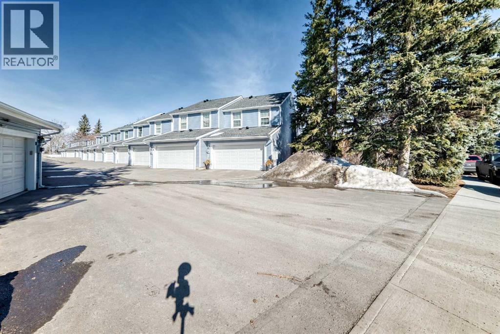 Single Family House for Sale in   Berwick Crescent NW Beddington Heights Calgary 