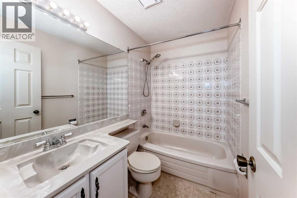 Single Family House for Sale in   Berwick Crescent NW Beddington Heights Calgary 