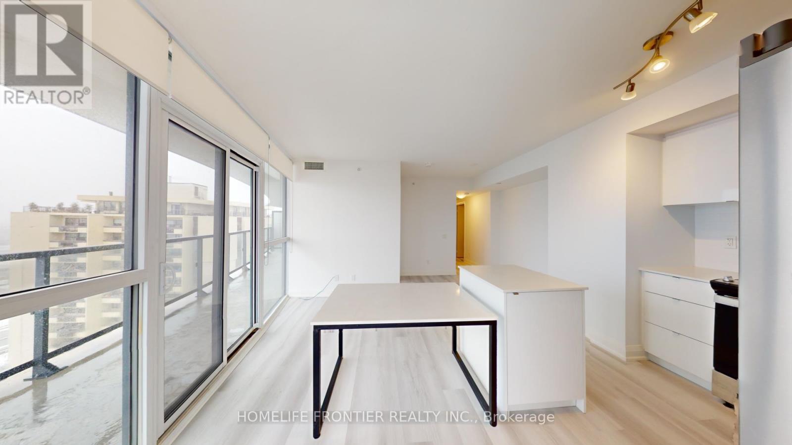 2004 - 1461 LAWRENCE AVENUE W