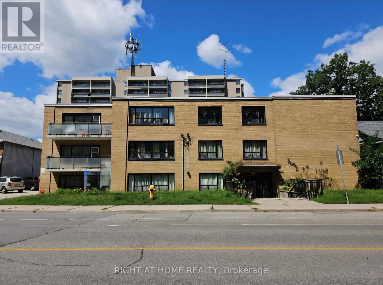 Listing photo of 104 - 20 COSBURN AVENUE