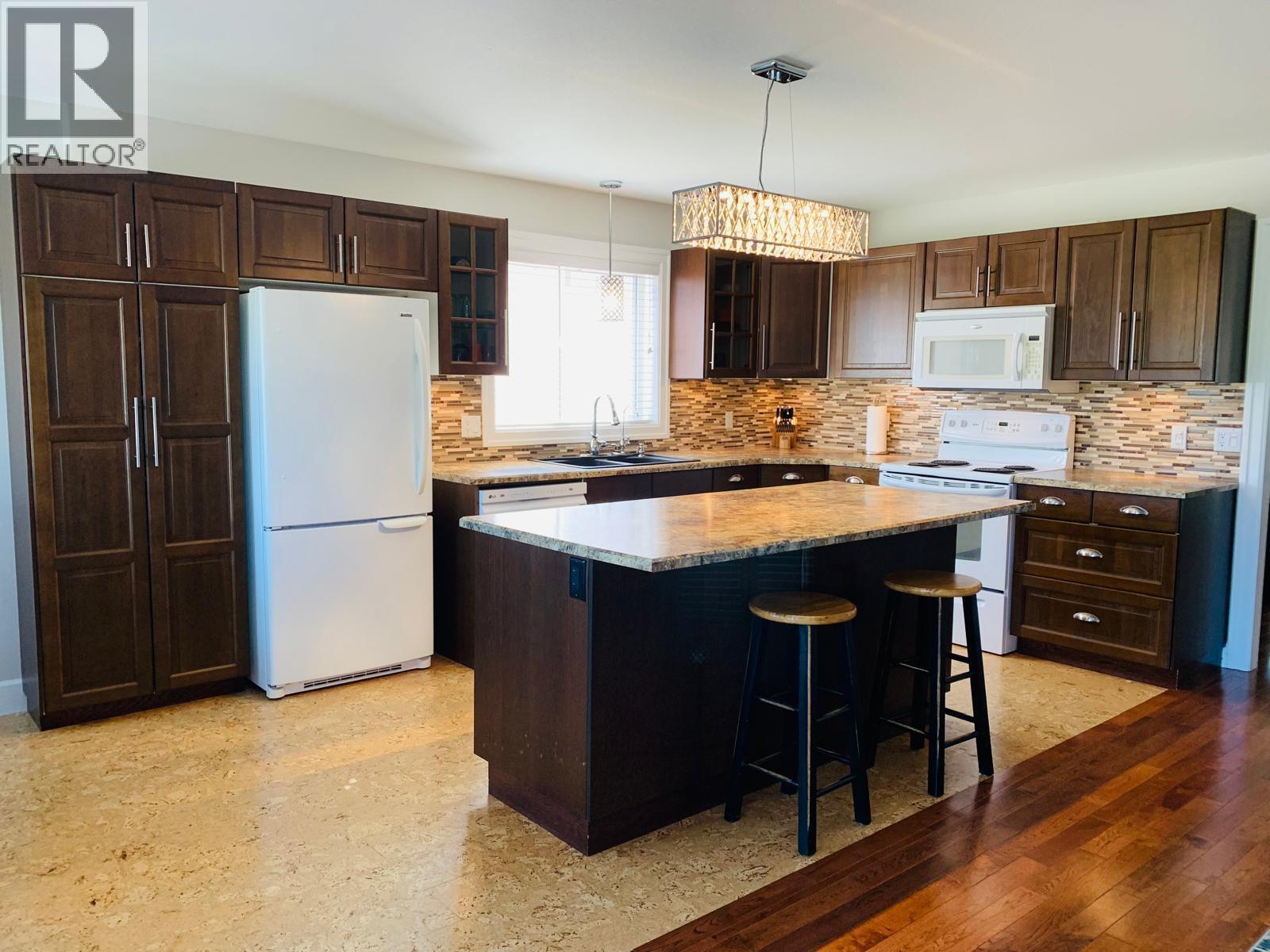  573 Spruceview Place North, Kelowna