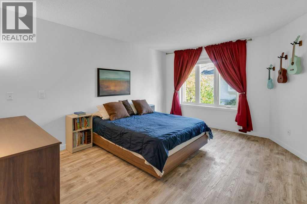 Single Family House for Sale in  Edgepark Villas NW Edgemont Calgary 