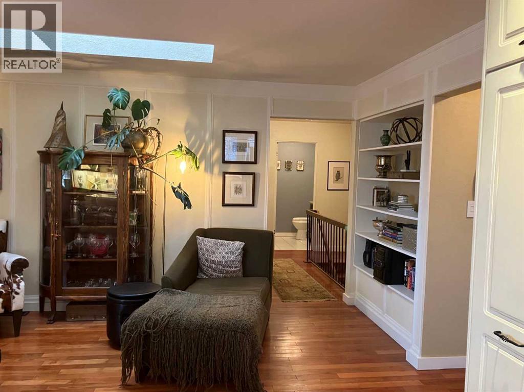 Single Family House Bungalow for Sale in  Lake Wood Place SE Lake Bonavista Calgary 